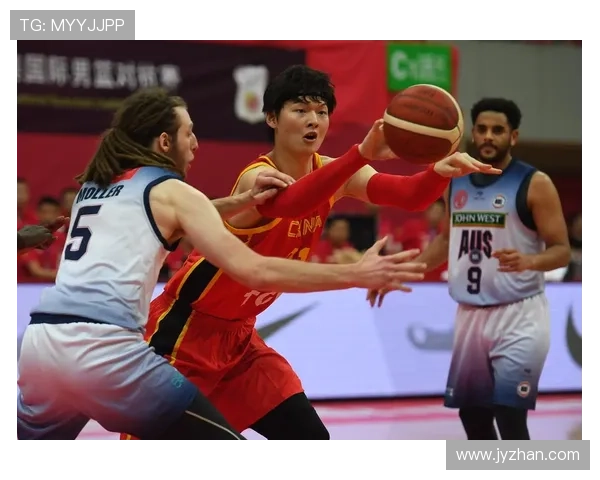 中国男篮迎战澳大利亚队，全力冲击巴黎奥运资格赛首场胜利